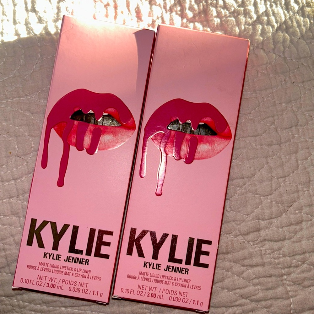 Kylie Jenner 808 Matte liquid lipstick & lip liner brand new sold as a set.